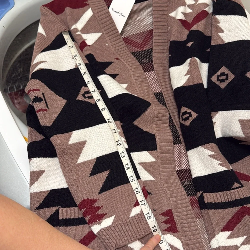 Cardigan Aztec print NWT medium large quality well made oh so yummy